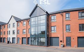 3 Bedroom Modern Townhouse With Garage Parking
